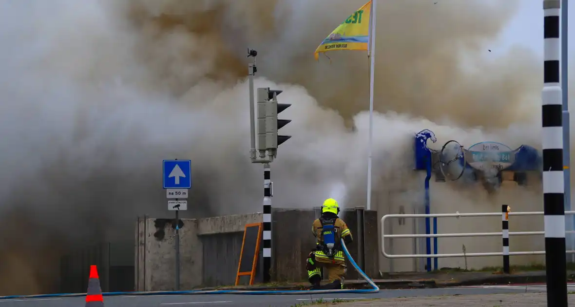 Restaurant verwoest door brand in haven - Foto 4