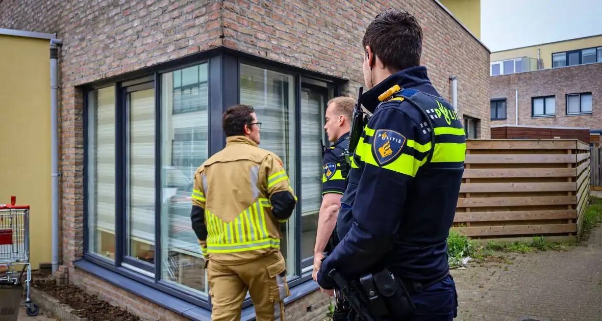 Brandweer sloopt keuken na brand in afzuigkap - Foto 13