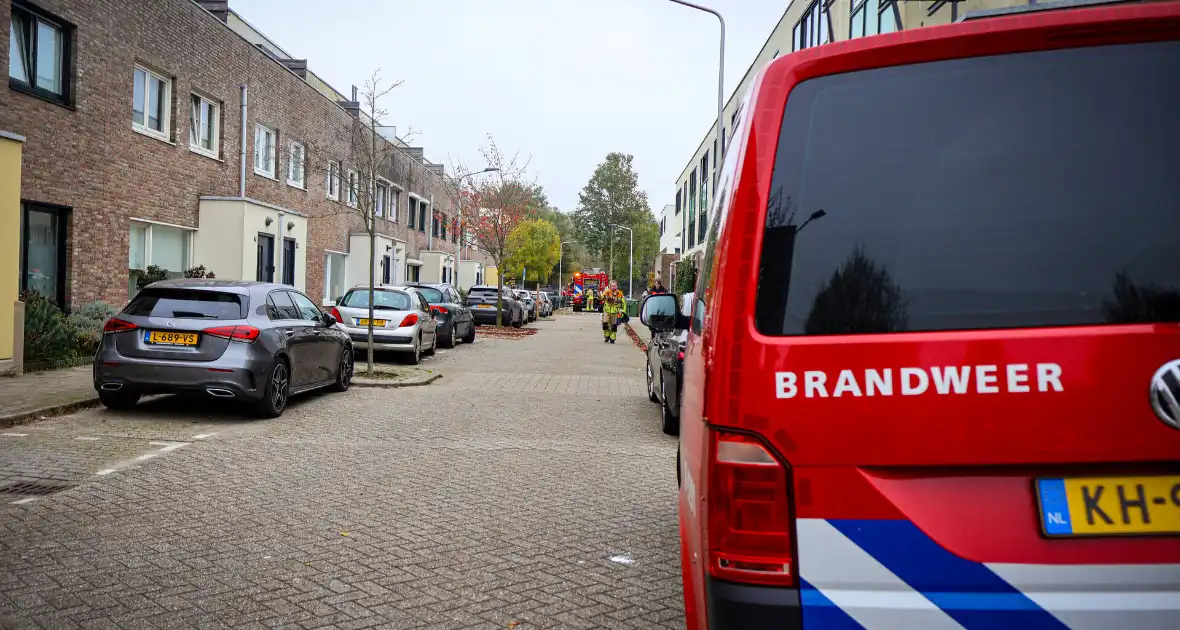 Brandweer sloopt keuken na brand in afzuigkap - Foto 15