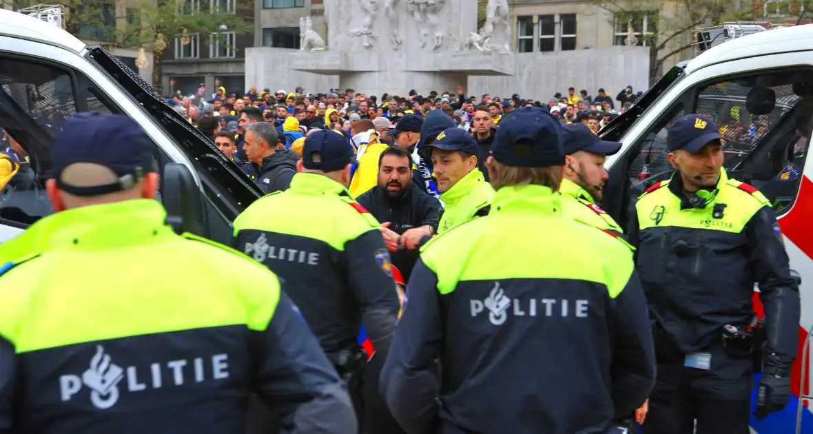 Honderden Maccabi-fans op de Dam, zeker twee aanhoudingen