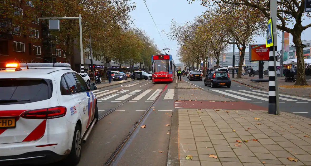 Auto loopt flinke schade op na botsing met tram