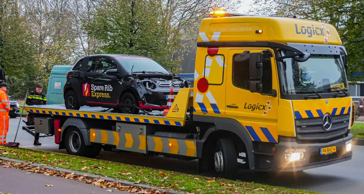 Personenauto gaat ervandoor na ongeval - Foto 1