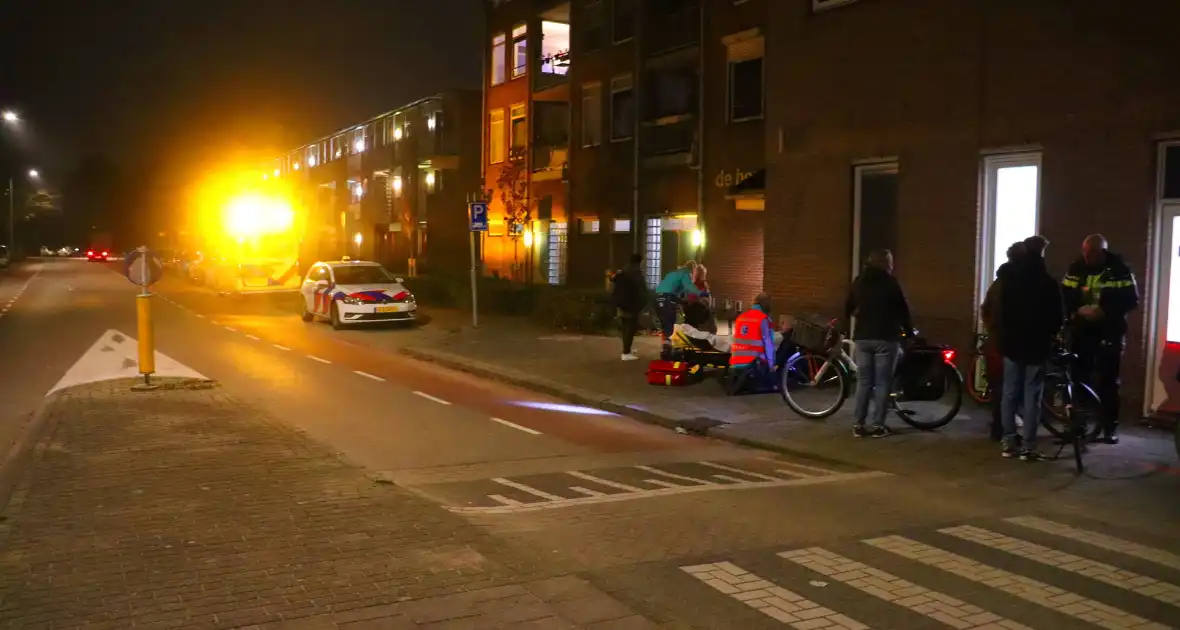 Voetganger op trottoir aangereden door fietser - Foto 3