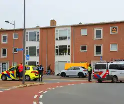 Scooterrijder en bestelbus botsen op elkaar