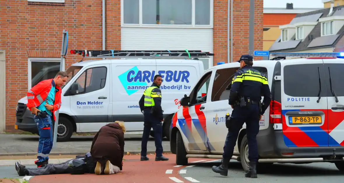 Scooterrijder en bestelbus botsen op elkaar - Foto 3