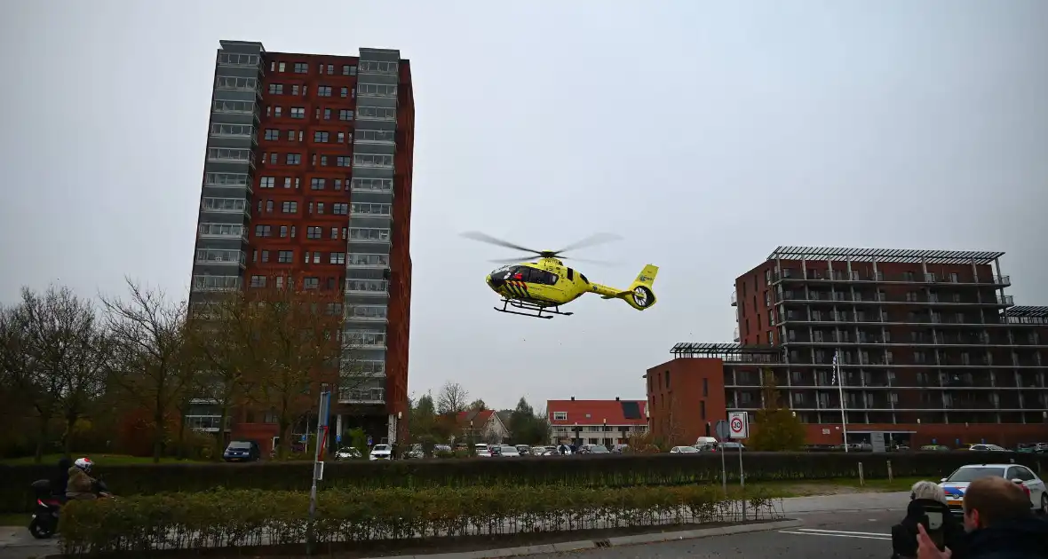 Traumateam ingezet voor medische noodsituatie in portiekwoning - Foto 10