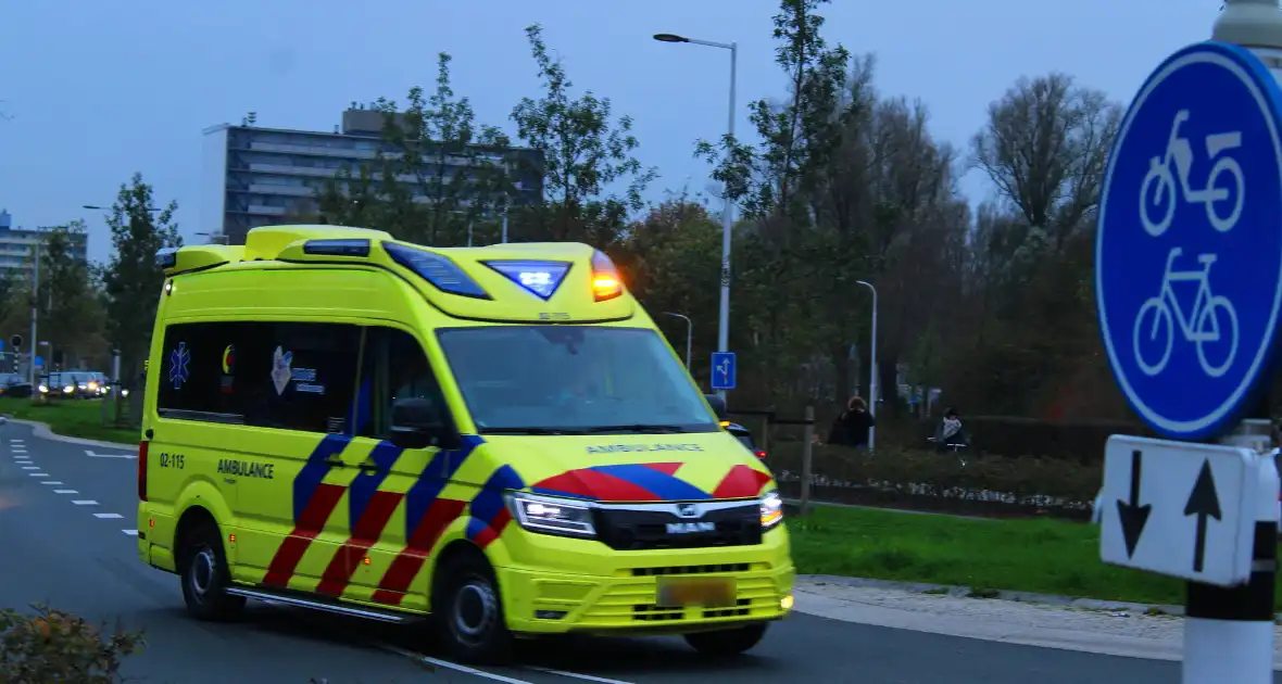 Traumateam ingezet voor medische noodsituatie in portiekwoning - Foto 4