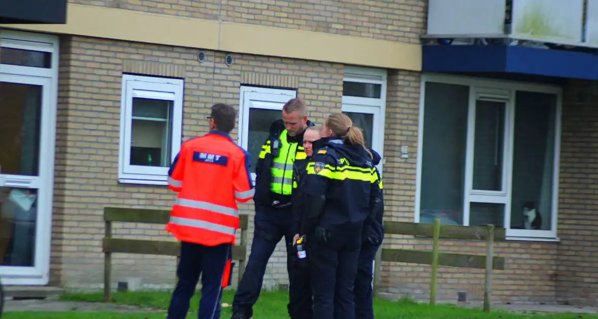 Traumateam ingezet voor medische noodsituatie in portiekwoning - Foto 5