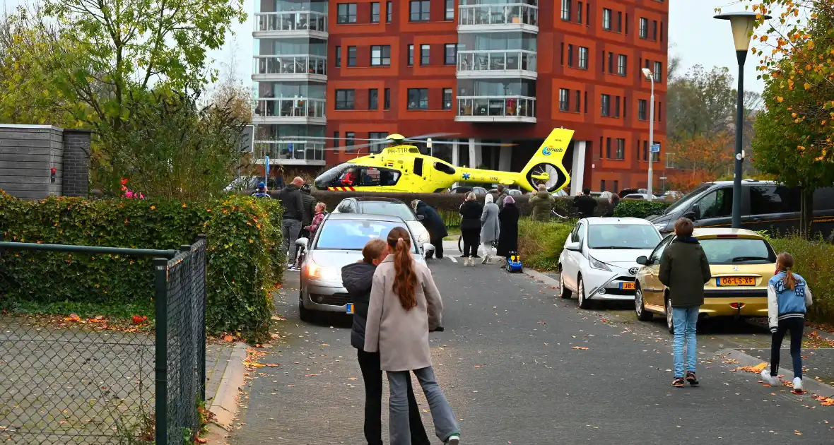 Traumateam ingezet voor medische noodsituatie in portiekwoning - Foto 8