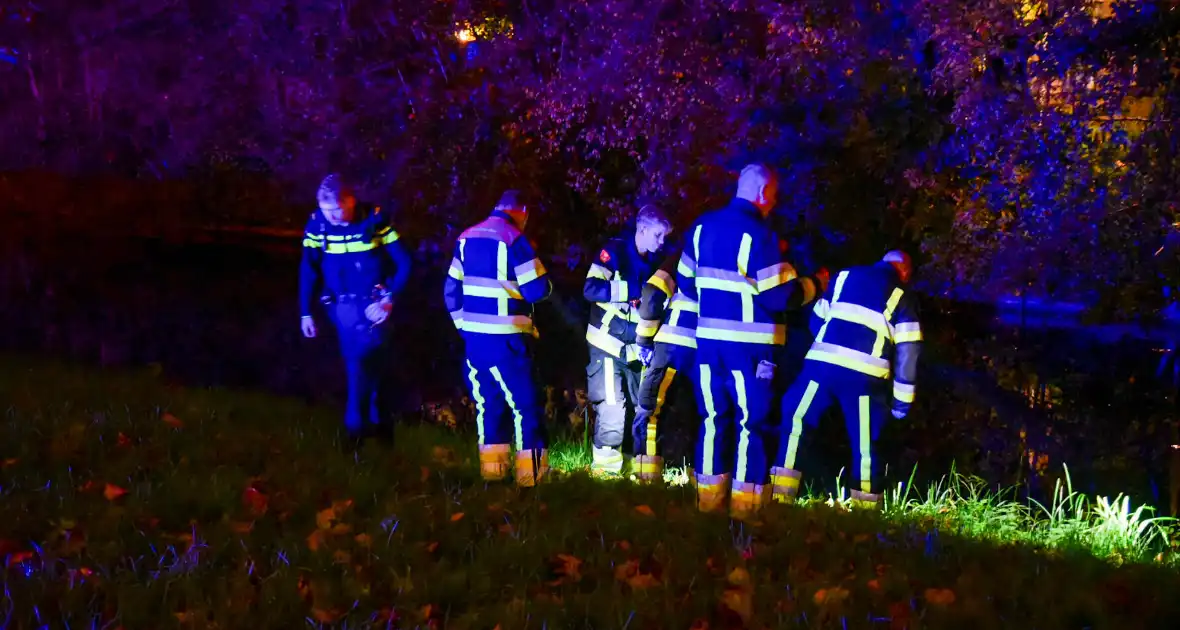 Persoon uit water gehaald, brandweer zoekt tevergeefs naar spullen - Foto 1