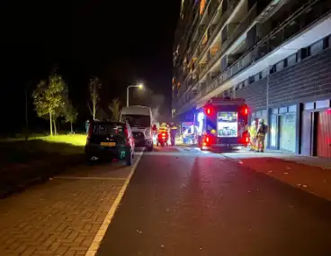 Politie onderzoekt oorzaak brand in geparkeerde bakwagen