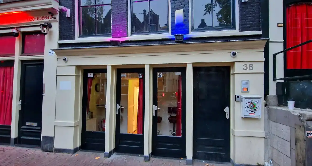 Politie plaatst hologram van vermoorde sekswerker (19) in peeskamer op Wallen - Foto 3