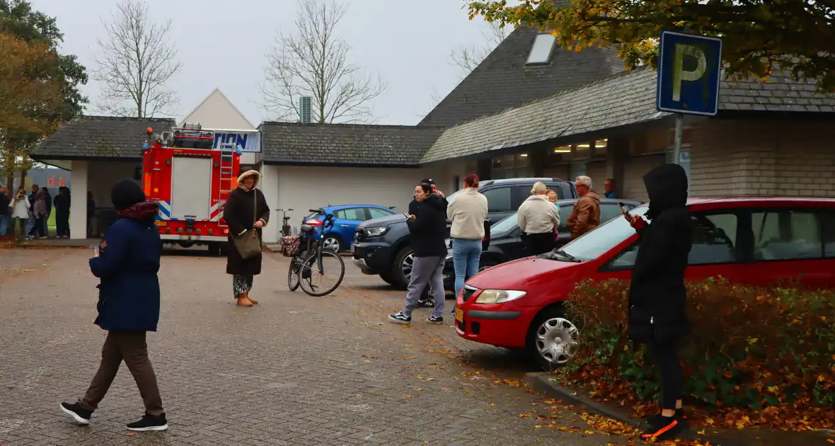 Winkel ontruimd na melding van gaslucht