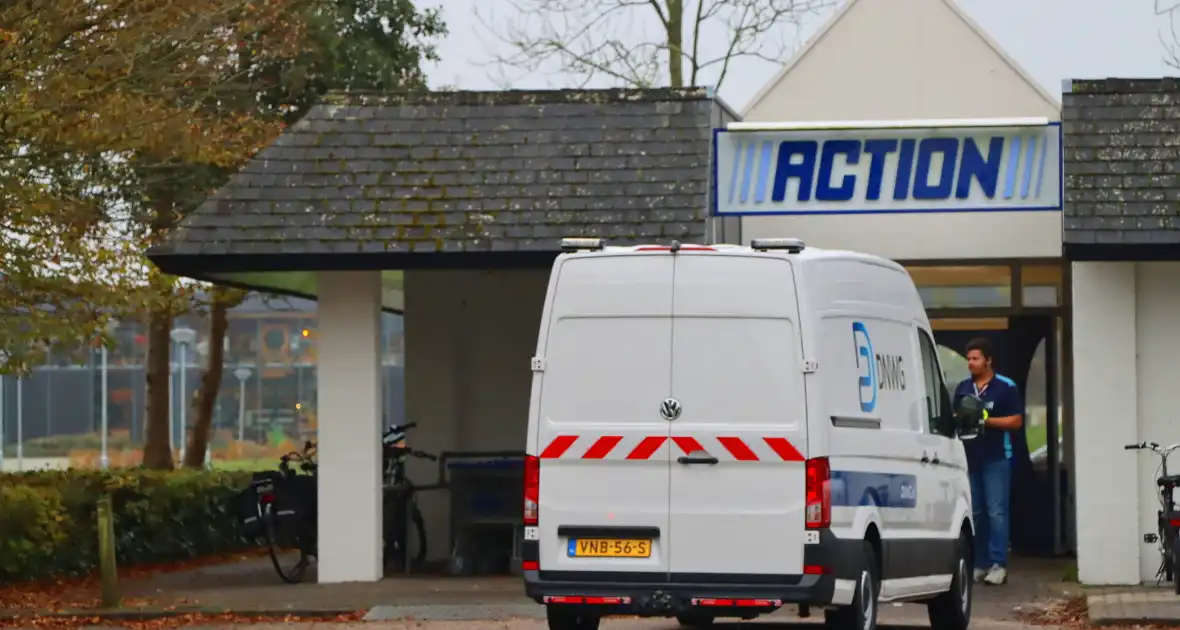 Winkel ontruimd na melding van gaslucht - Foto 8