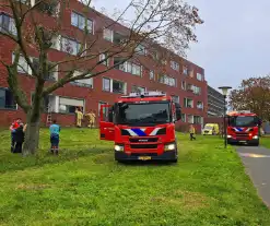 Brandweer redt bewoner en huisdier uit brandende woning