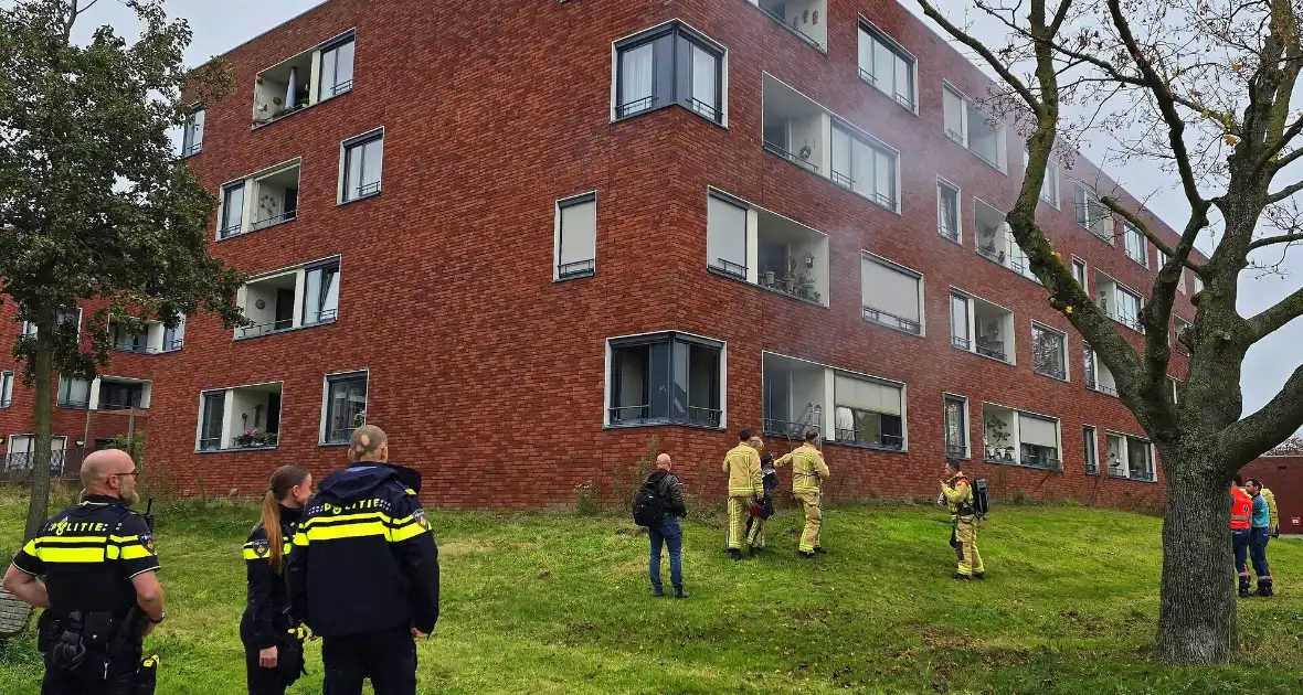 Brandweer redt bewoner en huisdier uit brandende woning - Foto 2