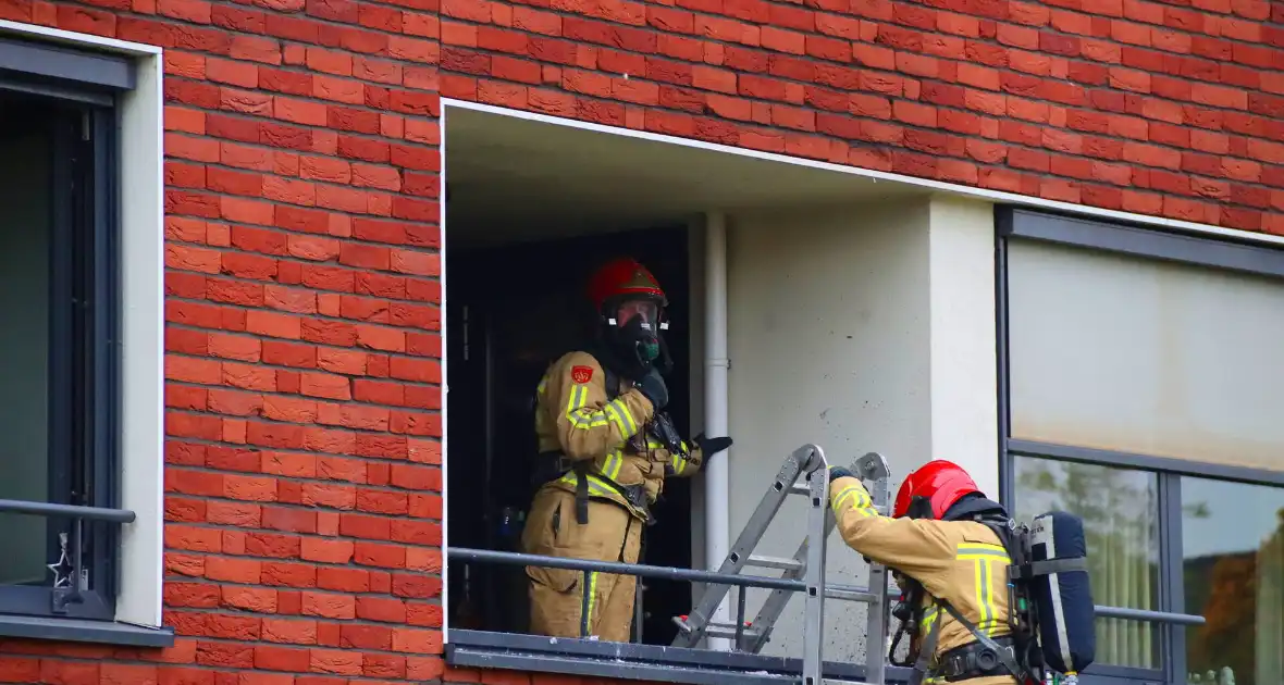 Brandweer redt bewoner en huisdier uit brandende woning - Foto 5