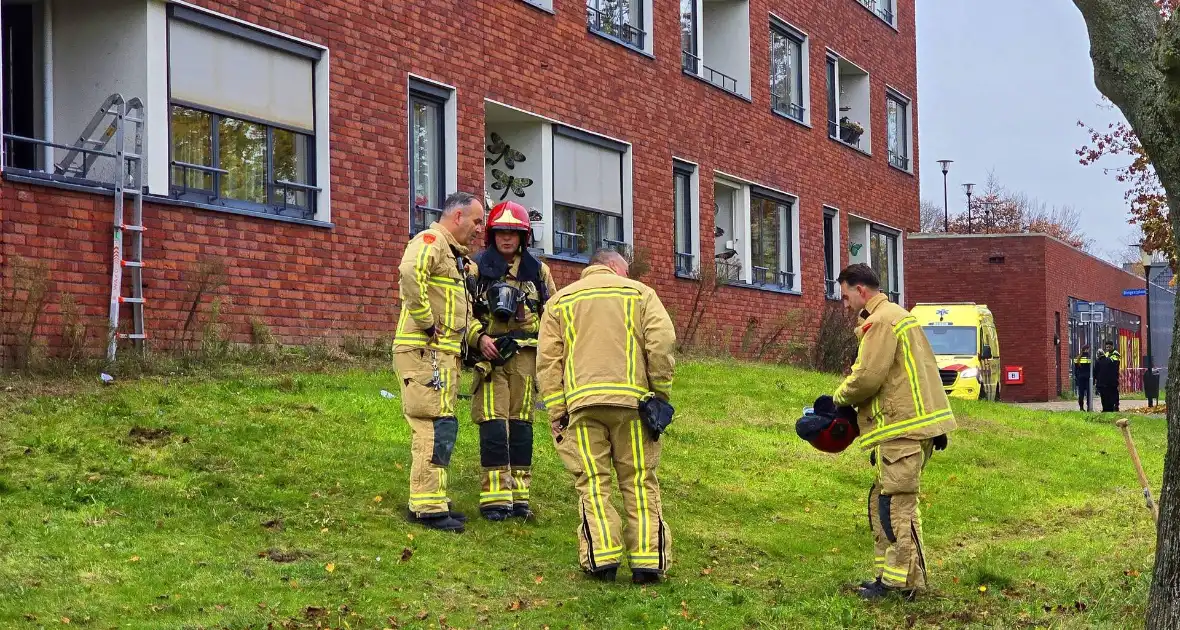 Brandweer redt bewoner en huisdier uit brandende woning - Foto 7