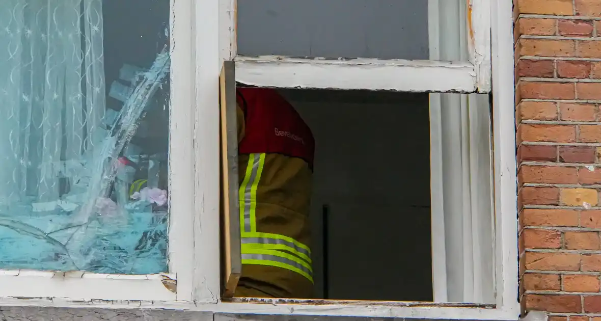 Veel zwarte rook in woning, kind nagekeken - Foto 5