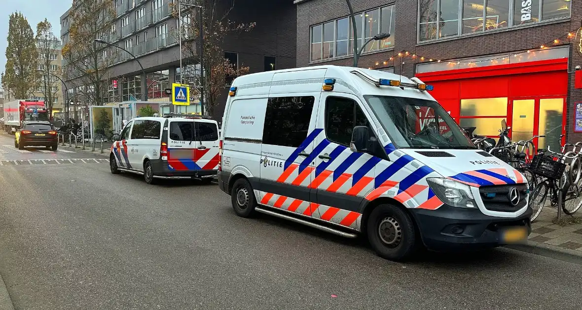 Forensische Opsporing verricht onderzoek in supermarkt na overvalsmelding - Foto 7