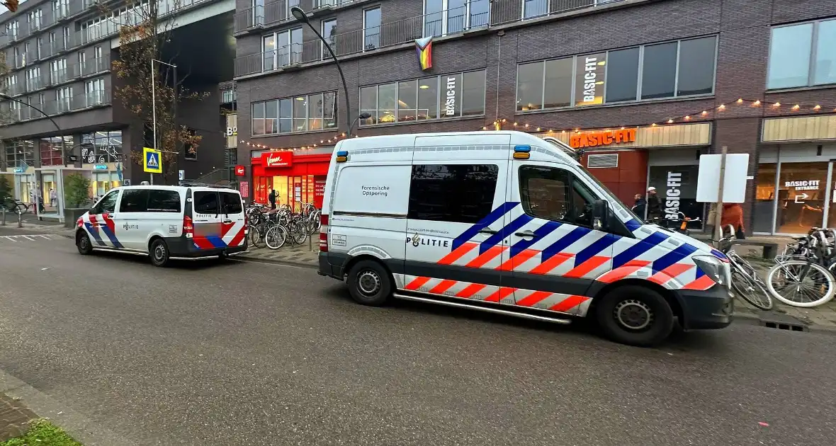 Forensische Opsporing verricht onderzoek in supermarkt na overvalsmelding - Foto 8