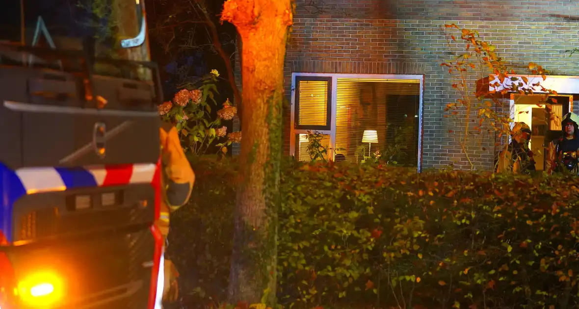 Woning vol rook en straat dicht vanwege schoorsteenbrand - Foto 1