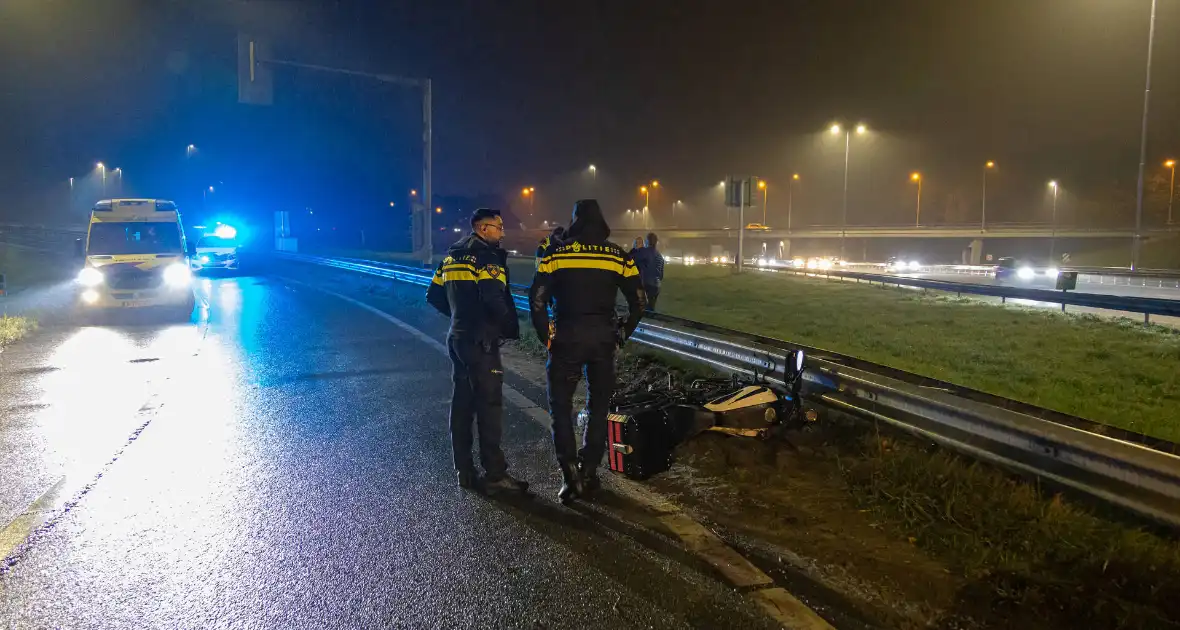 Motorrijder gaat onderuit