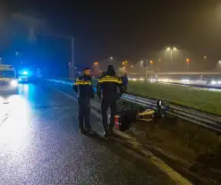 Motorrijder gaat onderuit