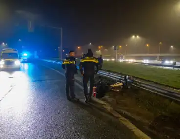 Motorrijder gaat onderuit