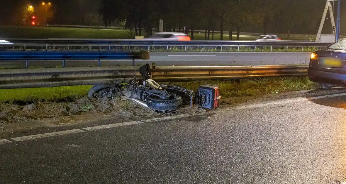 Motorrijder gaat onderuit - Foto 1