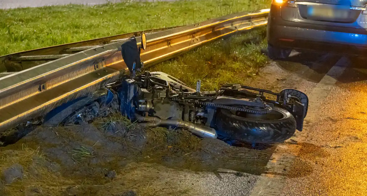 Motorrijder gaat onderuit - Foto 5