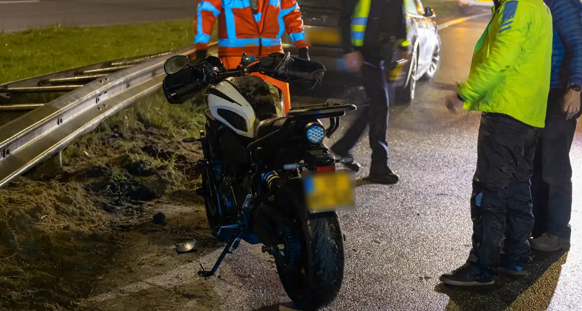 Motorrijder gaat onderuit - Foto 7