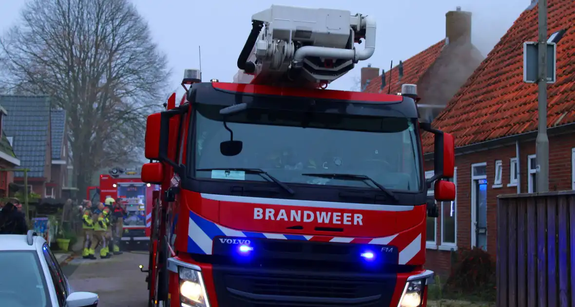 Flinke rookontwikkeling bij middelbrand in woning - Foto 2