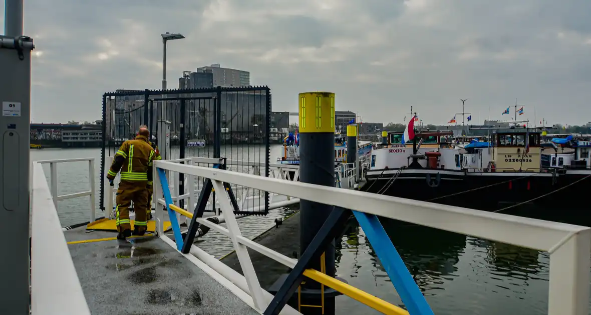 Brandende houtkachel zorgt voor melding scheepsbrand