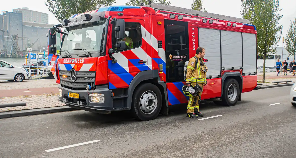 Brandende houtkachel zorgt voor melding scheepsbrand - Foto 3