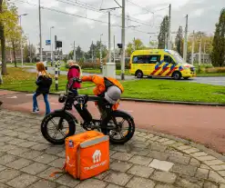 Bezorger op fatbike aangereden door automobilist