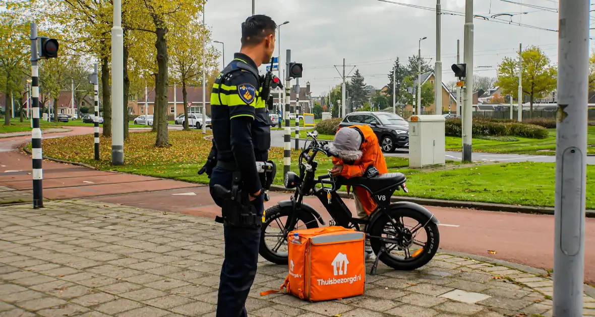 Bezorger op fatbike aangereden door automobilist - Foto 4