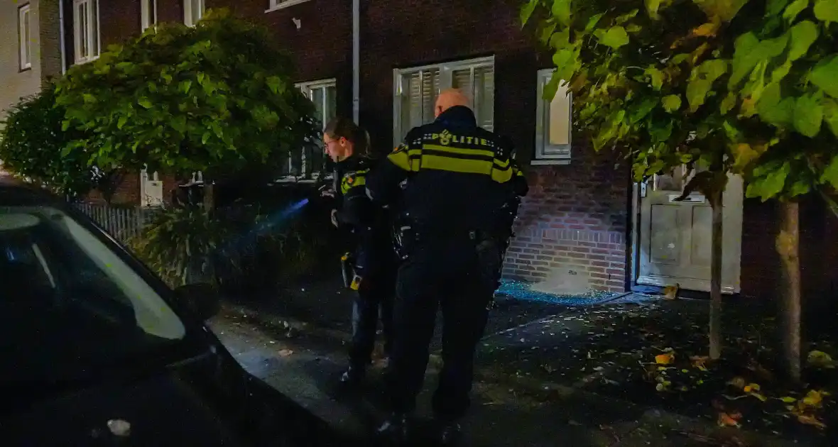 Veel schade aan voordeur door explosie - Foto 12