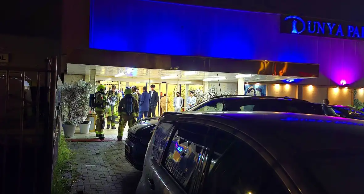 Brandweer onderzoekt gaslucht bij partycentrum - Foto 1