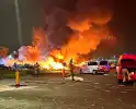 Meerdere voertuigen uitgebrand bij zeer grote brand