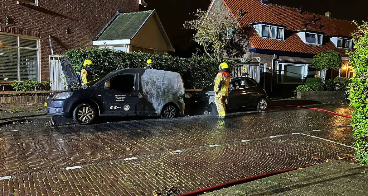 Twee voertuigen total-loss door brand