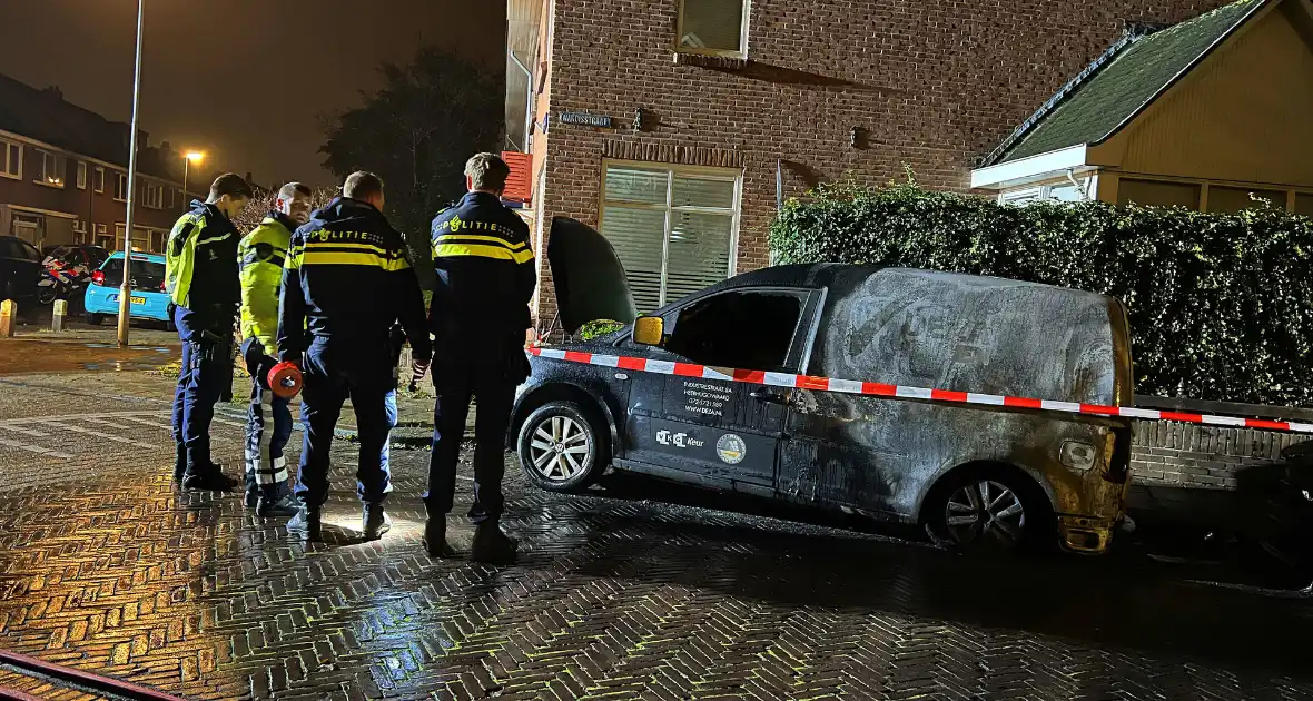 Twee voertuigen total-loss door brand - Foto 3