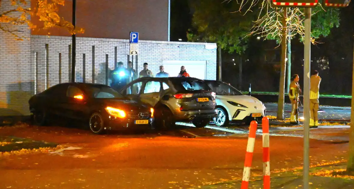 Autobrand na explosie bij elektrische auto - Foto 1