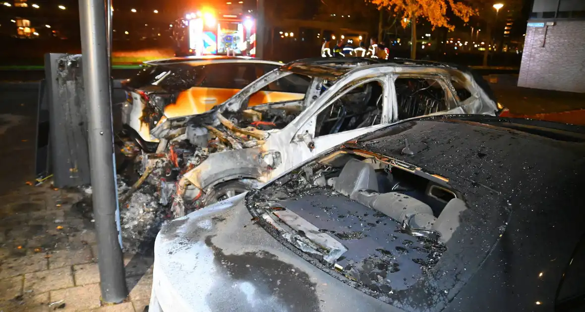 Autobrand na explosie bij elektrische auto - Foto 10