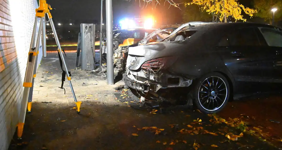 Autobrand na explosie bij elektrische auto - Foto 12