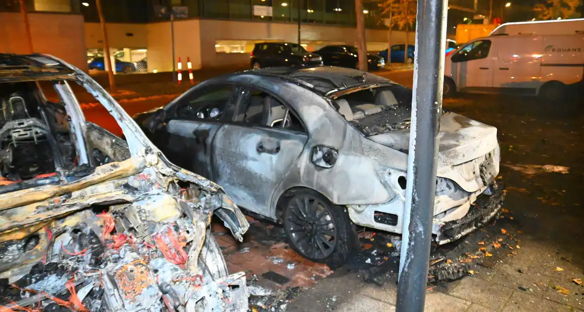 Autobrand na explosie bij elektrische auto - Foto 19