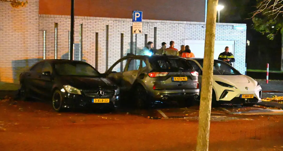 Autobrand na explosie bij elektrische auto - Foto 2