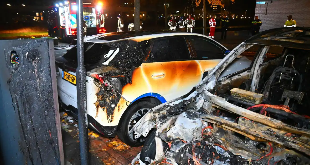 Autobrand na explosie bij elektrische auto - Foto 20