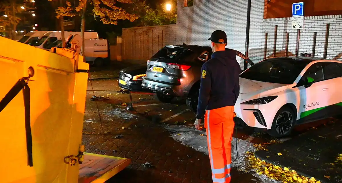 Autobrand na explosie bij elektrische auto - Foto 22