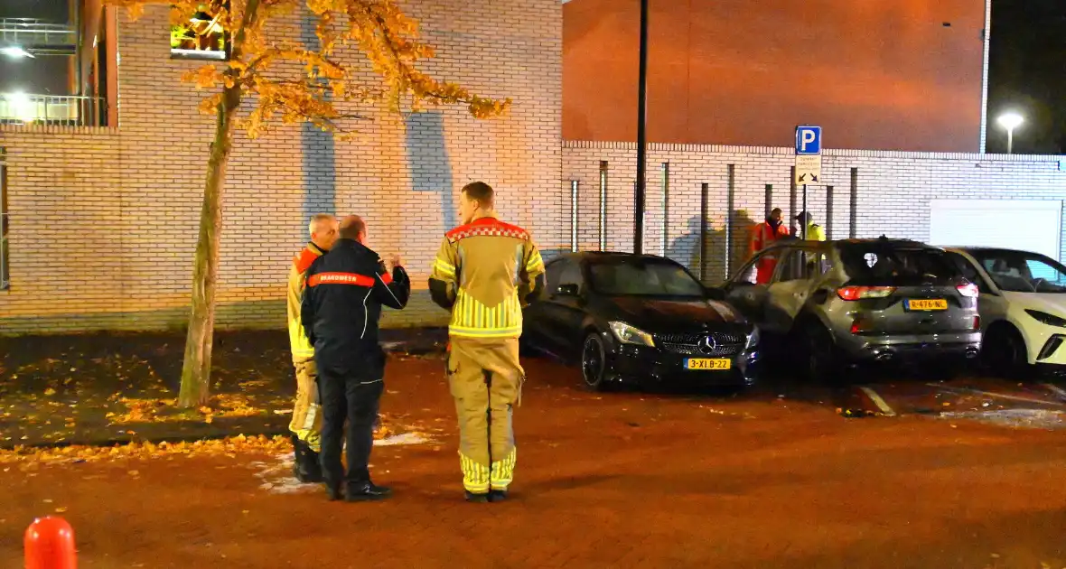 Autobrand na explosie bij elektrische auto - Foto 4